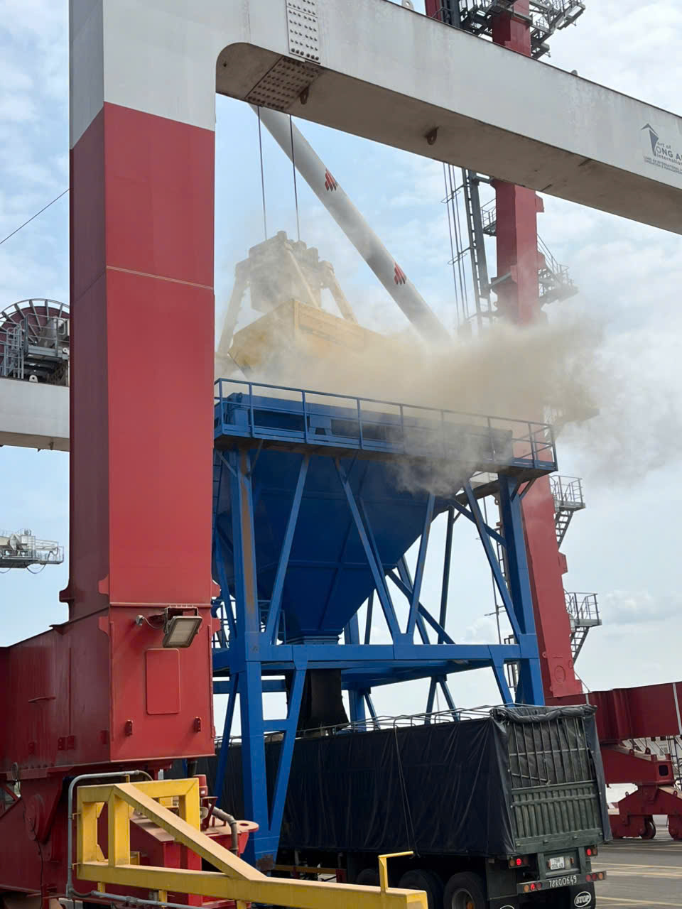 Shared agency support for vessel and terminal communication